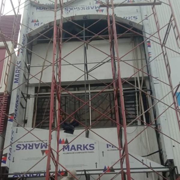 Pemasangan ACP di fasad toko bertingkat, hasil kerja Jasa Pasang ACP Pekanbaru