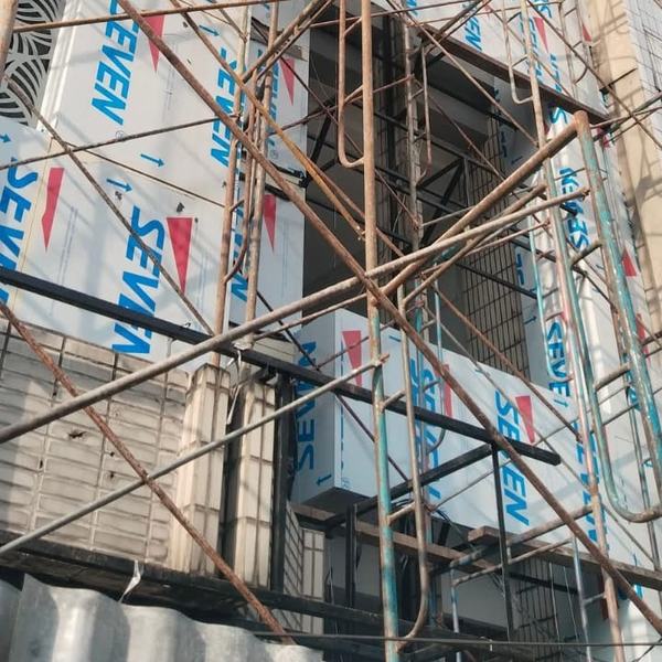 Pekerjaan pemasangan ACP Seven bersama scaffolding, hasil kerja Jasa Pasang ACP Pekanbaru