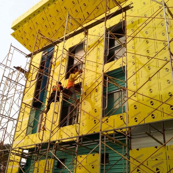 Pemasangan ACP kuning di gedung bertingkat, hasil kerja Jasa Pasang ACP Pekanbaru